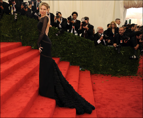 بالصور.. نجمات هوليوود تتنافسن على لقب الأكثر أناقة في نيويورك! صورة رقم 44