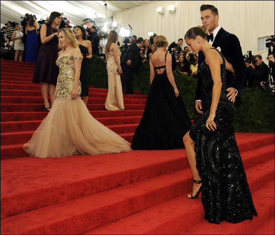 بالصور.. نجمات هوليوود تتنافسن على لقب الأكثر أناقة في نيويورك! صورة رقم 3