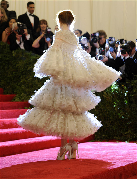 بالصور.. نجمات هوليوود تتنافسن على لقب الأكثر أناقة في نيويورك! صورة رقم 17