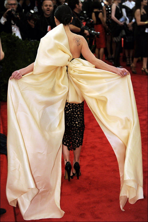 بالصور.. نجمات هوليوود تتنافسن على لقب الأكثر أناقة في نيويورك! صورة رقم 26