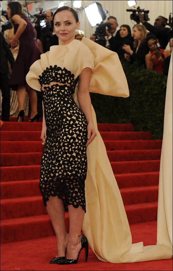 بالصور.. نجمات هوليوود تتنافسن على لقب الأكثر أناقة في نيويورك! صورة رقم 39