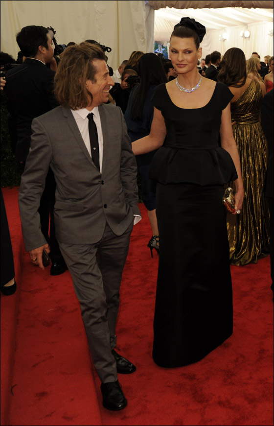 بالصور.. نجمات هوليوود تتنافسن على لقب الأكثر أناقة في نيويورك! صورة رقم 24