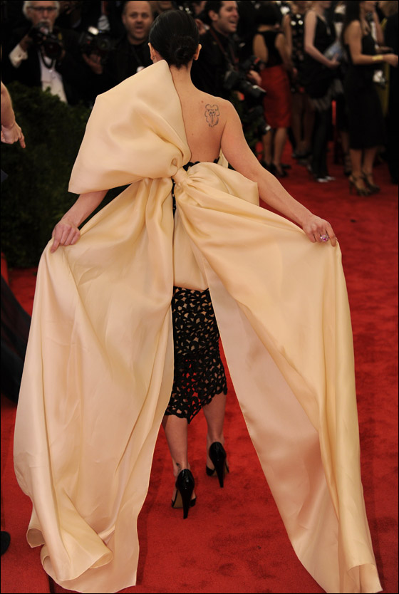 بالصور.. نجمات هوليوود تتنافسن على لقب الأكثر أناقة في نيويورك! صورة رقم 49