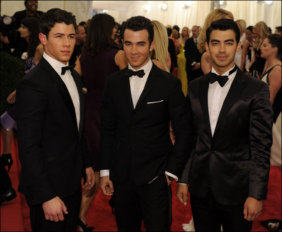 بالصور.. نجمات هوليوود تتنافسن على لقب الأكثر أناقة في نيويورك! صورة رقم 35