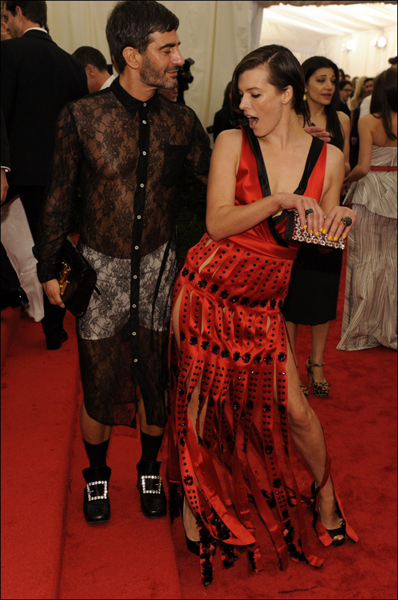 بالصور.. نجمات هوليوود تتنافسن على لقب الأكثر أناقة في نيويورك! صورة رقم 50