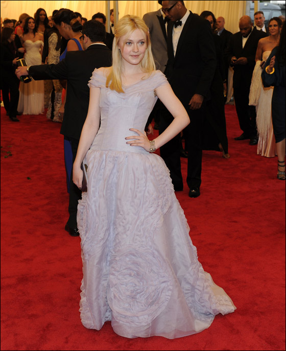 بالصور.. نجمات هوليوود تتنافسن على لقب الأكثر أناقة في نيويورك! صورة رقم 80