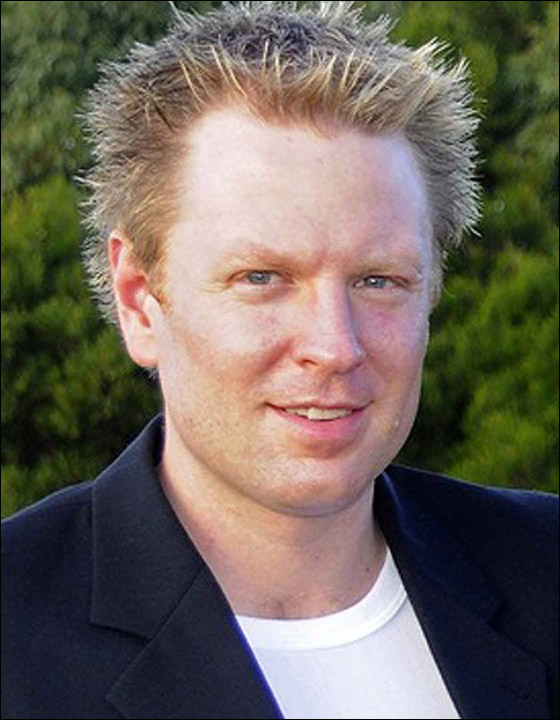 ضحية حادث تحطم سيارة يغادر المستشفى على قدميه بعد اعلان وفاته!! صورة رقم 1