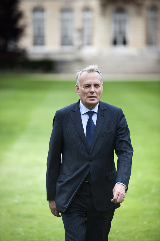  لفظ اسم رئيس وزراء فرنسا ايرولت بدل ايرو لمنع الاحراج!  صورة رقم 1