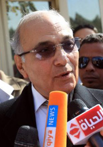 مبارك يدعم المرشح أحمد شفيق ويرى أنه الأصلح لخلافته!! صورة رقم 1