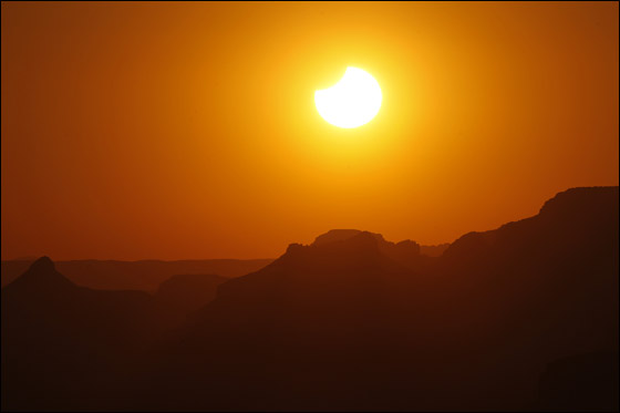 بالصور: تبدين رائعة وانت تختبئين خلف القمر!!  صورة رقم 3