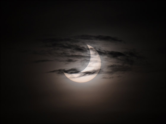 بالصور: تبدين رائعة وانت تختبئين خلف القمر!!  صورة رقم 5