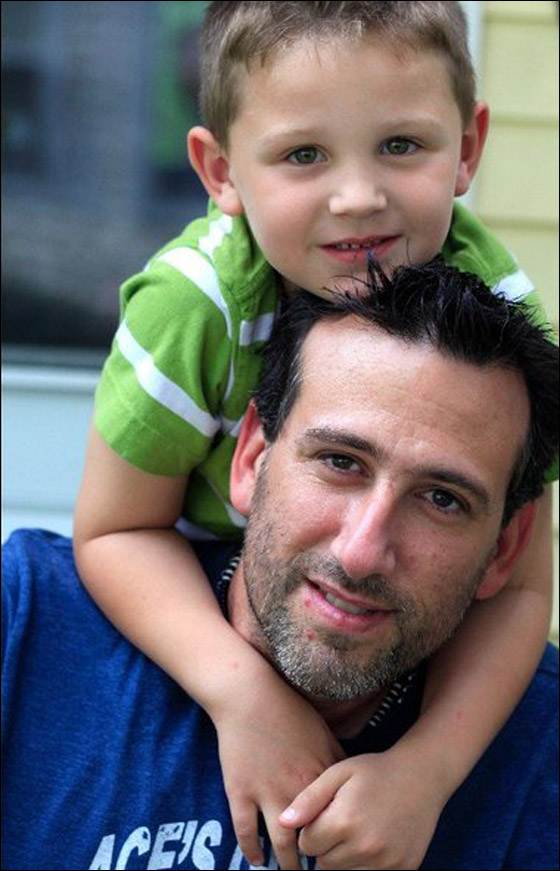 انقذ ابنه من النهر.. فحررت الشرطة مخالفتين بحقه!! صورة رقم 1