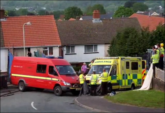 بالصور: عمال بناء ينقلون اسمن مراهقة إلى المستشفى!! صورة رقم 3