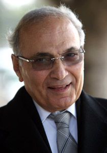 ثوار مصر يطالبون باسقاط شفيق.. آخر رئيس وزراء بنظام مبارك  صورة رقم 1