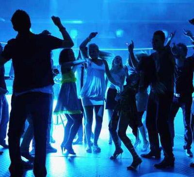 اعتقال رجل دين حكم بالموت على رجلين رقصا مع نساء! صورة رقم 1 اعتقال رجل دين حكم بالموت على رجلين رقصا مع نساء! صورة رقم 1