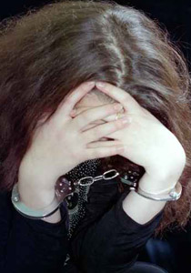 الحكم برجم ام يافعة حتى الموت بعد إدانتها بارتكاب الزنى! صورة رقم 1