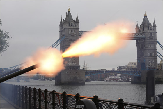 تكاليف احتفالات اليوبيل الماسي للملكة اليزابيث بلغت 9.3 مليارات دولار صورة رقم 34