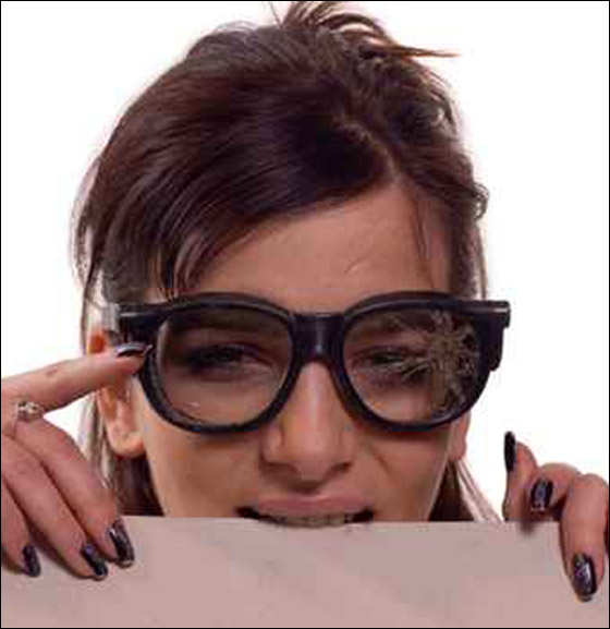 عذر اقبح من ذنب.. غضب من زوجته لانها خرجت من المنزل.. فحطم اسنانها بمطرقة!! صورة رقم 1