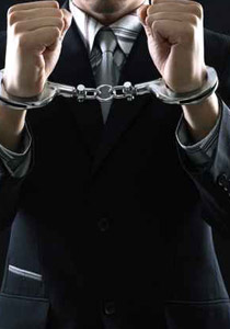 ضبط 32 مرة يقود سيارته دون رخصة وحكم عليه بالسجن 15 شهرا  صورة رقم 1