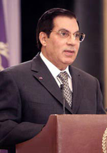 الحكم غيابيا على بن علي بالسجن 20 عاما بتهمة القتل والنهب!! صورة رقم 1