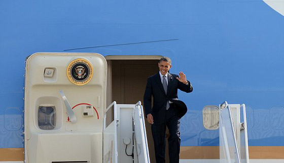 بالصور.. أوباما وزوجته يزوران منزل النجمة سارة باركر!  صورة رقم 2