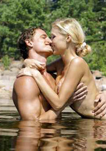 كاميرا مراقبة تفضح ممارسة سياسي نمساوي للنوع في غابة! صورة رقم 1