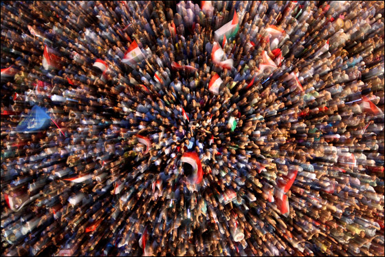 آلاف المصريين يتوافدون الى 