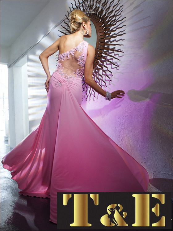 حلم ارتداء فستان لاشهر المصممين العالميين اصبح حقيقة في T&E صورة رقم 1 حلم ارتداء فستان لاشهر المصممين العالميين اصبح حقيقة في T&E صورة رقم 1