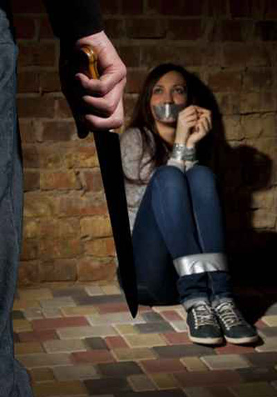 اكتشفت انها زوجته رقم 13 فقام بذبحها! صورة رقم 1