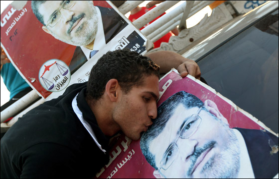 اوباما يهنى مرسي وايران وفلسطين وليبيا ترحب باختيار المصريين صورة رقم 7