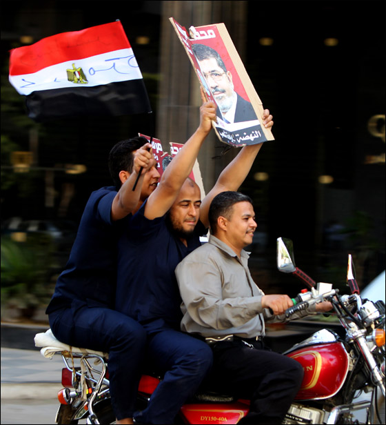 اوباما يهنى مرسي وايران وفلسطين وليبيا ترحب باختيار المصريين صورة رقم 11