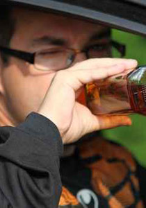 القبض على ضرير ثمل يقود سيارة!! صورة رقم 1