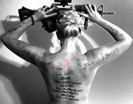 بالصور.. زوجات جنود الجيش الأمريكي يخلع الملابسن لدعم ازواجهن!!  صورة رقم 1