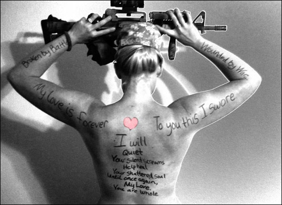 بالصور.. زوجات جنود الجيش الأمريكي يخلع الملابسن لدعم ازواجهن!!  صورة رقم 3