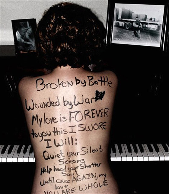 بالصور.. زوجات جنود الجيش الأمريكي يخلع الملابسن لدعم ازواجهن!!  صورة رقم 10