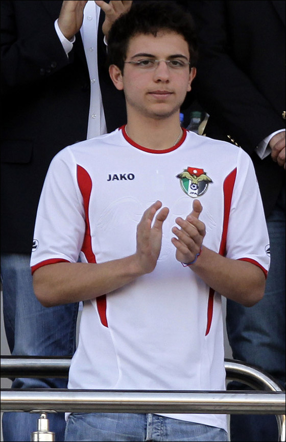 العاهل الاردني يطلب من نجله  خدمة الشعب ورحمة ضعيفهم صورة رقم 3