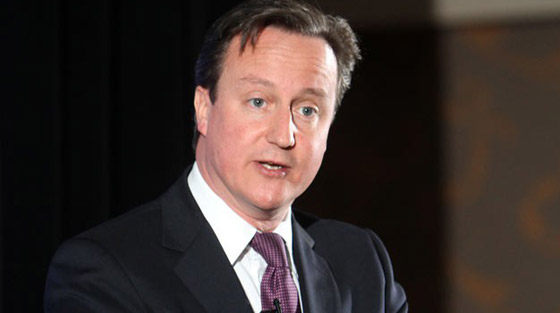 نادلة وبخت رئيس الوزراء البريطاني لانه تجاوز طابور الانتظار صورة رقم 1