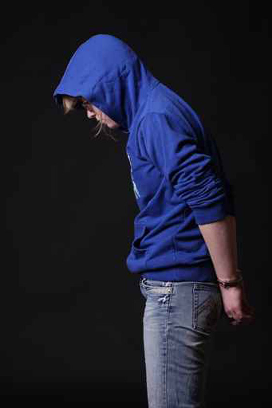 اب يسلم ابنه للشرطة لتورطه بجريمة قتل! صورة رقم 1