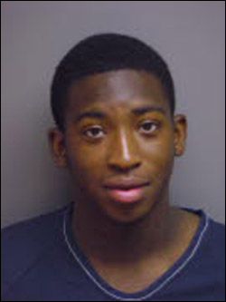 شاب يحطم سيارة تابعة للشرطة لانه يريد الذهاب الى السجن!! صورة رقم 1