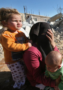 اسرائيل تنتهك حقوق الاطفال وتتعامل معهم كارهابيين محتملين!! صورة رقم 2