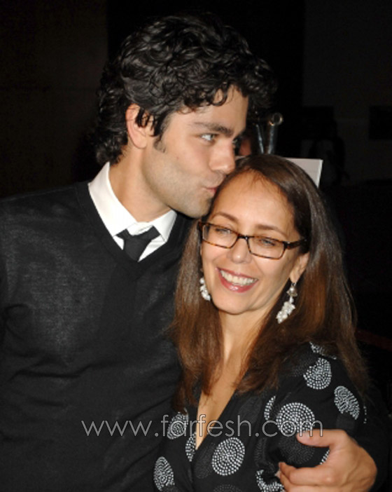 اليكم صور لأشهر نجوم هوليوود مع أمهاتهم على السجادة الحمراء صورة رقم 7 اليكم صور لأشهر نجوم هوليوود مع أمهاتهم على السجادة الحمراء صورة رقم 7