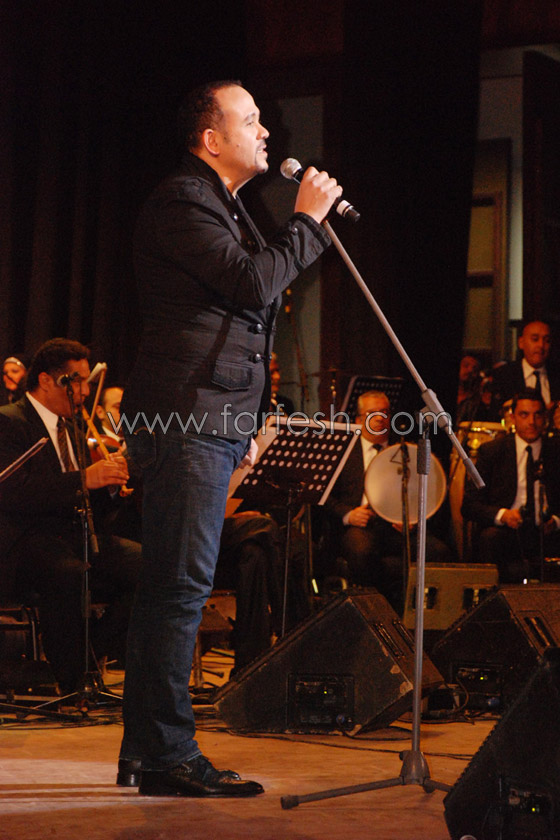 النجوم بتأبين الشريعي وهمسات حول فستان نادية المكشوف صورة رقم 8 النجوم بتأبين الشريعي وهمسات حول فستان نادية المكشوف صورة رقم 8