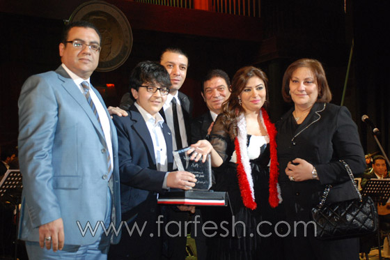 النجوم بتأبين الشريعي وهمسات حول فستان نادية المكشوف صورة رقم 21 النجوم بتأبين الشريعي وهمسات حول فستان نادية المكشوف صورة رقم 21