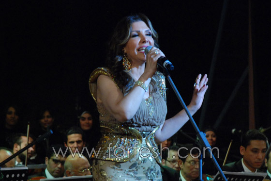 النجوم بتأبين الشريعي وهمسات حول فستان نادية المكشوف صورة رقم 28 النجوم بتأبين الشريعي وهمسات حول فستان نادية المكشوف صورة رقم 28