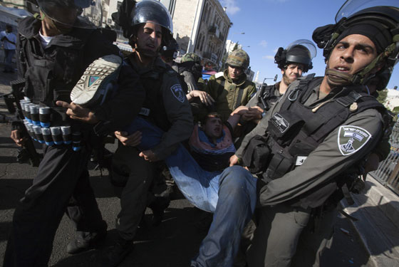 عشرات المستوطنون يقتحمون باحات المسجد الأقصى   صورة رقم 3