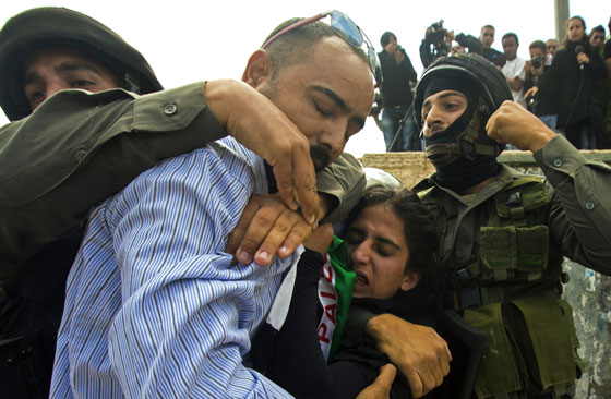 عشرات المستوطنون يقتحمون باحات المسجد الأقصى   صورة رقم 6