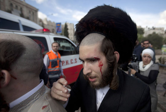 عشرات المستوطنون يقتحمون باحات المسجد الأقصى   صورة رقم 13