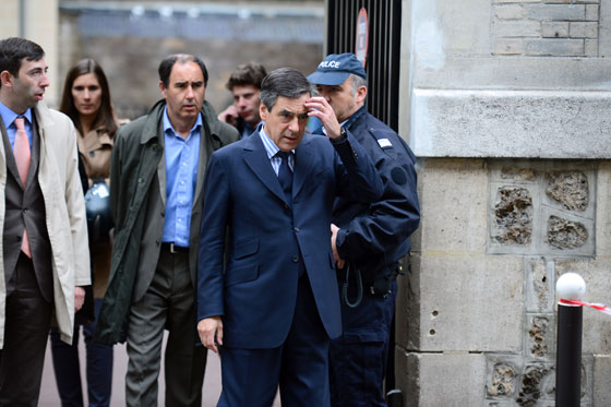 ستيني يطلق النار على نفسه امام 10 اطفال في ساحة الحضانة! صورة رقم 10