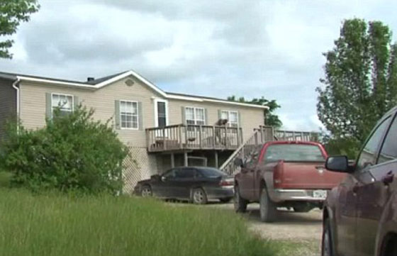 هل هذا أب؟ يقتل طفلته بعد أن تركتها والدتها معه لساعتين  صورة رقم 5