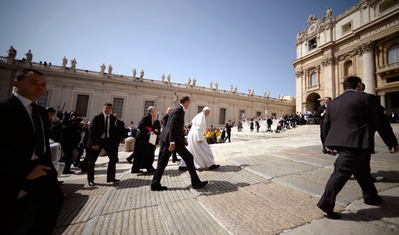 البابا: الرب افتدى الملحدين ايضا ويبشرهم بجنات النعيم! صورة رقم 11